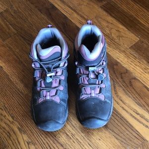 Keen Big Kid’s Targhee Waterproof Hiking Boots in Raven/Tulipwood